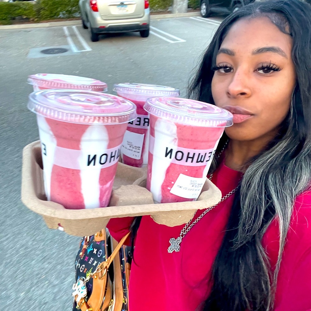 Meet your Posher, Rayven